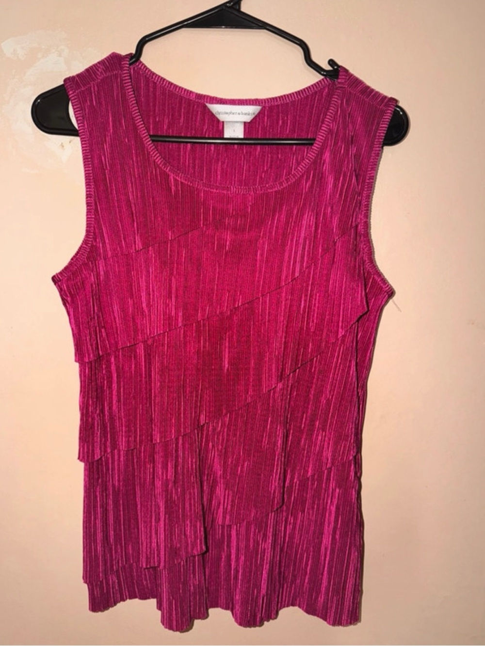Pink ribbed top neckline